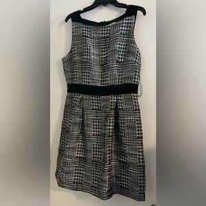 Jessica Simpson Elegant Black and White Dress